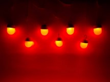 Знаки дорожных работ и сигнальные гирлянды: правила безопасного проезда через ремонтные зоны